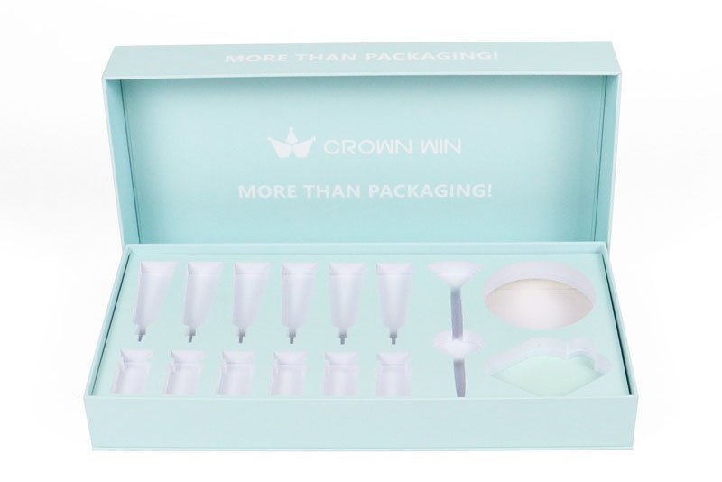 The white cardboard gift box contains a shockproof vacuum formed inner tray, suitable for cosmetic bottled products