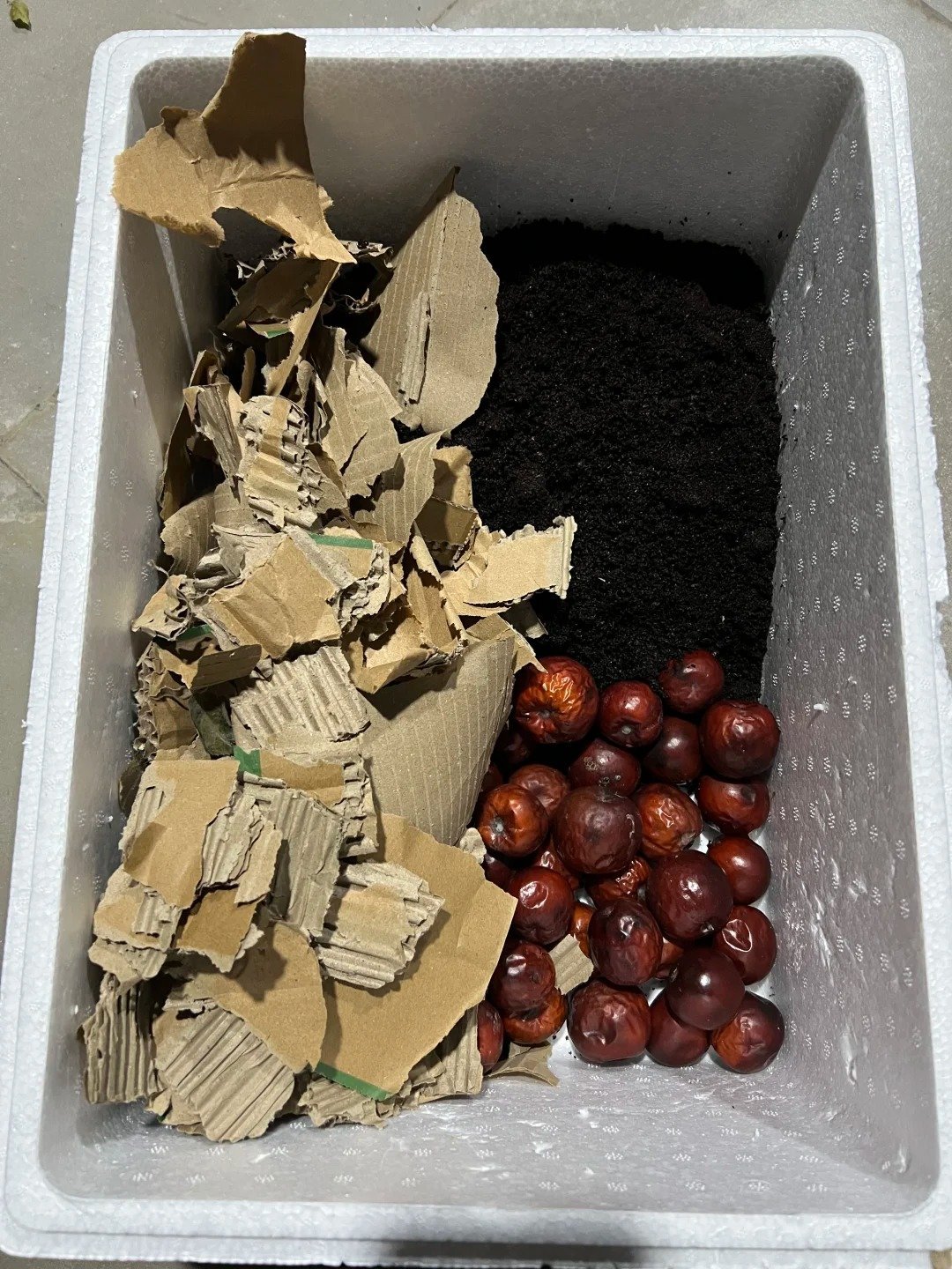 The ratio of brown paper to green paper in cardboard compost is 4:1